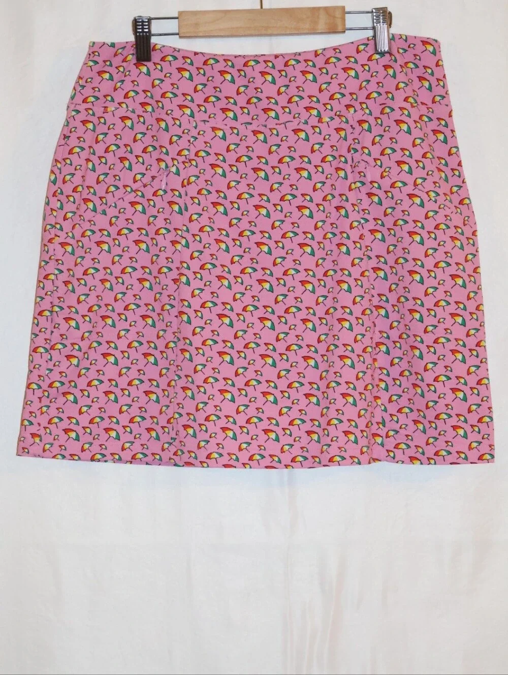 ⁠IBKÜL Pink Franny Umbrella Print Athletic Golf/Tennis Skort.